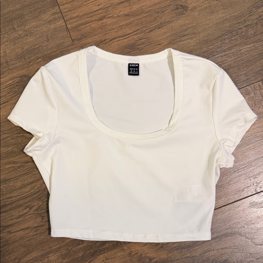 SHEIN Scoop Neck Crop Top